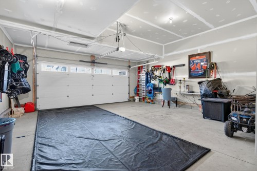 9219 183 Avenue, Edmonton, AB - Indoor Photo Showing Garage