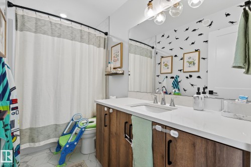 9219 183 Avenue, Edmonton, AB - Indoor Photo Showing Bathroom