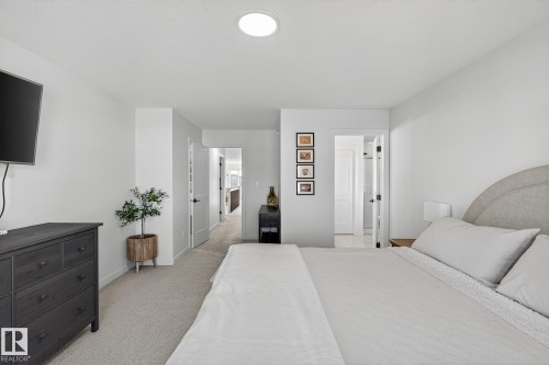 9219 183 Avenue, Edmonton, AB - Indoor Photo Showing Bedroom