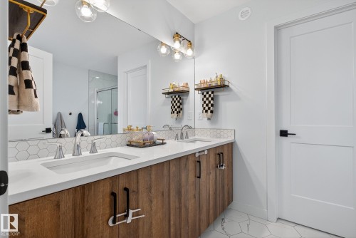 9219 183 Avenue, Edmonton, AB - Indoor Photo Showing Bathroom
