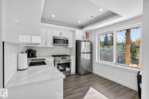 9219 183 Avenue, Edmonton, AB - Indoor Photo Showing Kitchen With Upgraded Kitchen