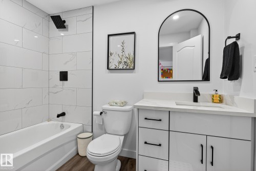 9219 183 Avenue, Edmonton, AB - Indoor Photo Showing Bathroom