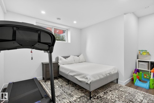 9219 183 Avenue, Edmonton, AB - Indoor Photo Showing Bedroom