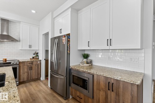 9219 183 Avenue, Edmonton, AB - Indoor Photo Showing Kitchen With Upgraded Kitchen