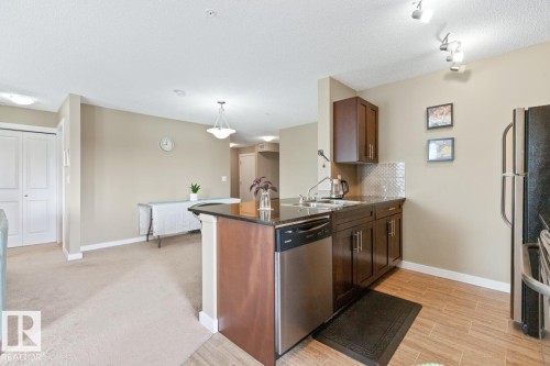 216 5390 Chappelle Road, Edmonton, AB - Indoor Photo Showing Kitchen
