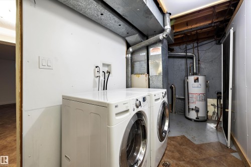 47 Royal Road, Edmonton, AB - Indoor Photo Showing Laundry Room