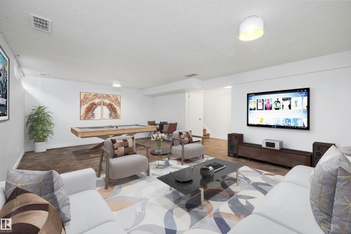 47 Royal Road, Edmonton, AB - Indoor