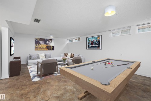 47 Royal Road, Edmonton, AB - Indoor Photo Showing Other Room