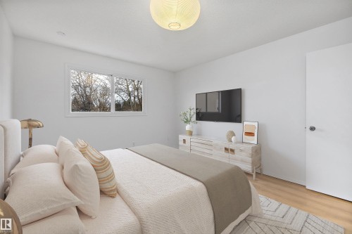 47 Royal Road, Edmonton, AB - Indoor Photo Showing Bedroom