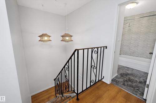 47 Royal Road, Edmonton, AB - Indoor Photo Showing Other Room