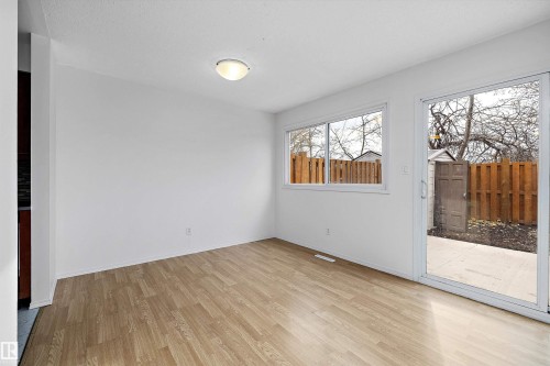 47 Royal Road, Edmonton, AB - Indoor Photo Showing Other Room