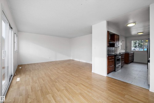 47 Royal Road, Edmonton, AB - Indoor Photo Showing Other Room