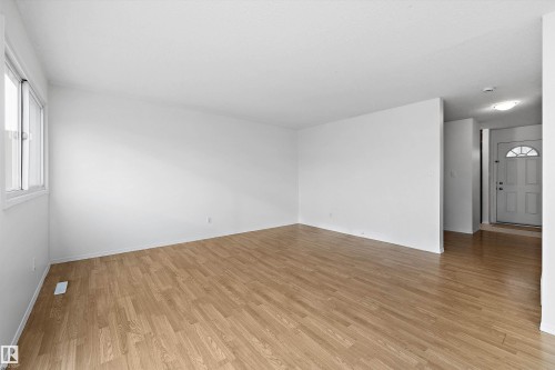47 Royal Road, Edmonton, AB - Indoor Photo Showing Other Room