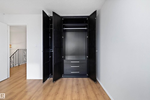 47 Royal Road, Edmonton, AB - Indoor