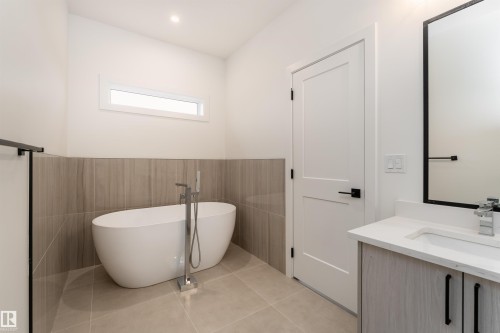 73 Landing Trails Drive, Gibbons, AB - Indoor Photo Showing Bathroom