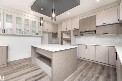 73 Landing Trails Drive, Gibbons, AB - Indoor Photo Showing Kitchen