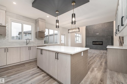 73 Landing Trails Drive, Gibbons, AB - Indoor Photo Showing Kitchen With Upgraded Kitchen