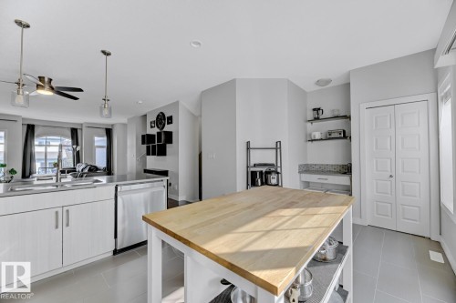 2 723 172 Street, Edmonton, AB - Indoor Photo Showing Kitchen