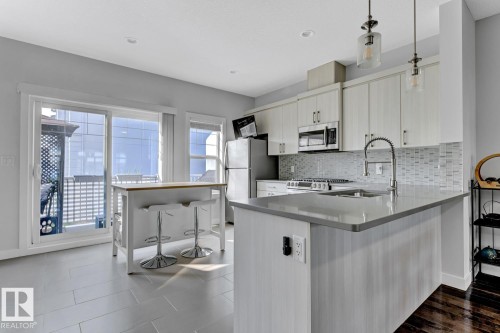 2 723 172 Street, Edmonton, AB - Indoor Photo Showing Kitchen