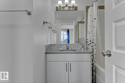 2 723 172 Street, Edmonton, AB - Indoor Photo Showing Bathroom