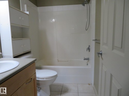 2-417 4245 139 Avenue, Edmonton, AB - Indoor Photo Showing Bathroom