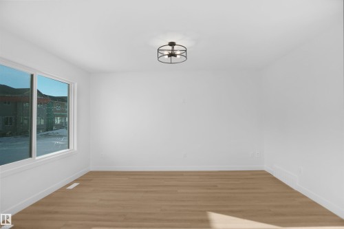 909 19 Avenue, Edmonton, AB - Indoor Photo Showing Other Room