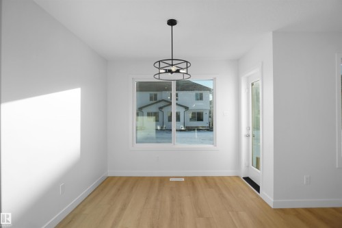 909 19 Avenue, Edmonton, AB - Indoor Photo Showing Other Room