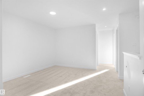 909 19 Avenue, Edmonton, AB - Indoor Photo Showing Other Room