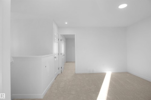 909 19 Avenue, Edmonton, AB - Indoor Photo Showing Other Room