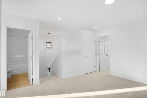 909 19 Avenue, Edmonton, AB - Indoor Photo Showing Other Room