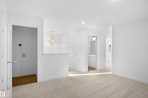 907 19 Avenue, Edmonton, AB - Indoor Photo Showing Other Room