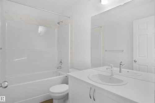 907 19 Avenue, Edmonton, AB - Indoor Photo Showing Bathroom