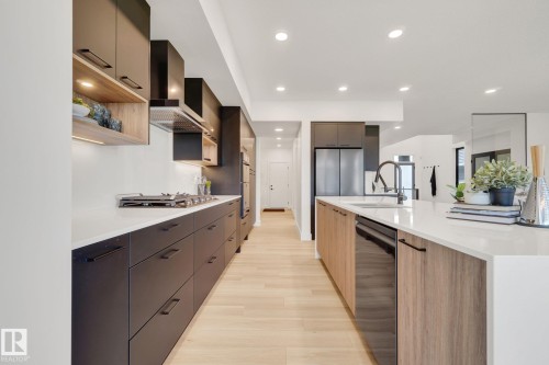 5455 Kootook Road, Edmonton, AB - Indoor Photo Showing Kitchen With Upgraded Kitchen