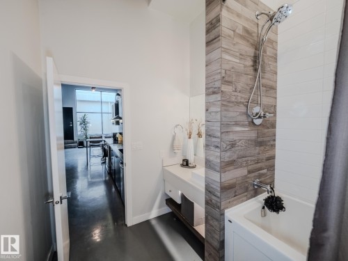 1001 10179 105 Street, Edmonton, AB - Indoor Photo Showing Bathroom