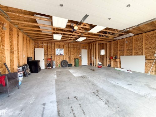 12919 113A St, Edmonton, AB - Indoor Photo Showing Garage