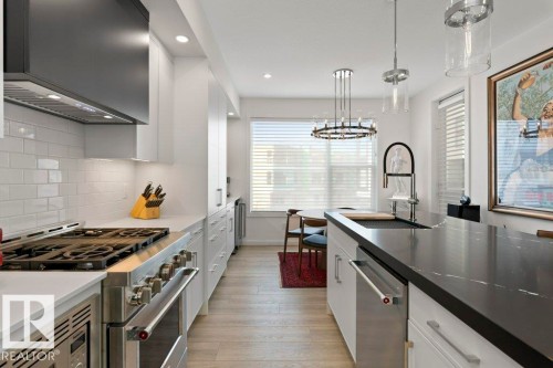 58 5 Rondeau Drive, St. Albert, AB - Indoor Photo Showing Kitchen With Upgraded Kitchen