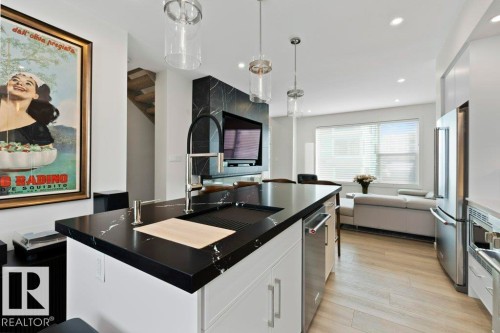 58 5 Rondeau Drive, St. Albert, AB - Indoor Photo Showing Kitchen With Upgraded Kitchen