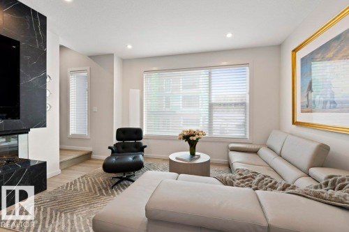 58 5 Rondeau Drive, St. Albert, AB - Indoor Photo Showing Living Room