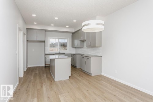 4297 Kinglet Drive, Edmonton, AB - Indoor Photo Showing Kitchen With Upgraded Kitchen