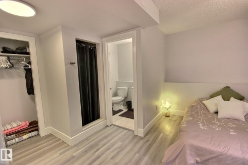 10735 Beaumaris Road, Edmonton, AB - Indoor Photo Showing Bedroom