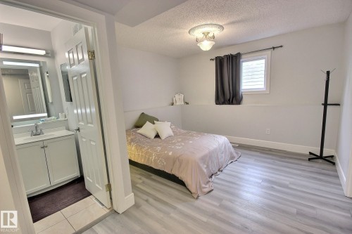 10735 Beaumaris Road, Edmonton, AB - Indoor Photo Showing Bedroom
