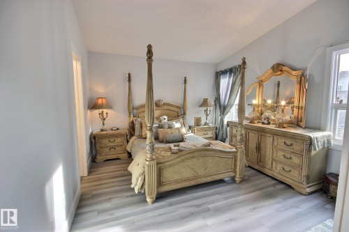 10735 Beaumaris Road, Edmonton, AB - Indoor Photo Showing Bedroom