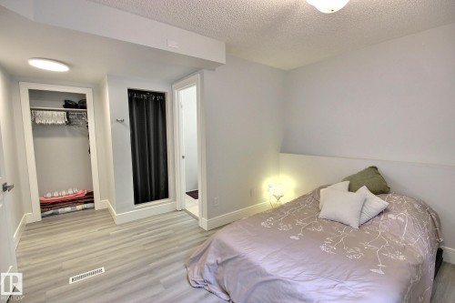 10735 Beaumaris Road, Edmonton, AB - Indoor Photo Showing Bedroom