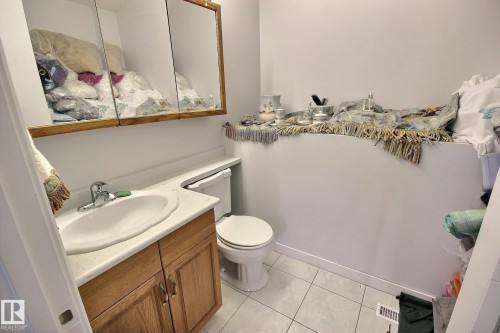 10735 Beaumaris Road, Edmonton, AB - Indoor Photo Showing Bathroom