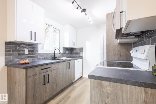 5446 144B Avenue, Edmonton, AB - Indoor Photo Showing Kitchen