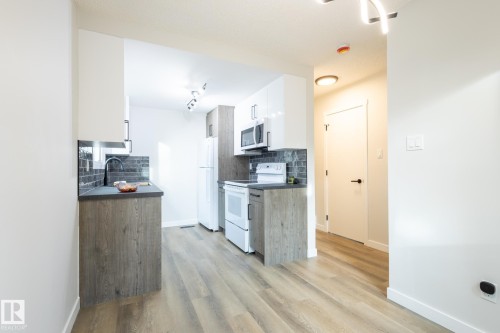 5446 144B Avenue, Edmonton, AB - Indoor Photo Showing Kitchen