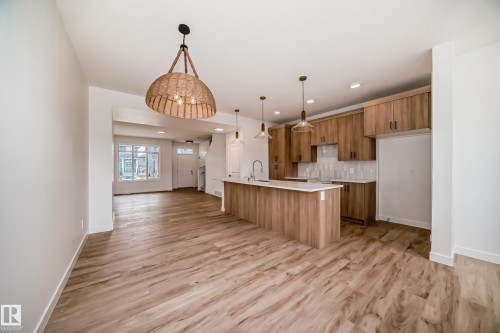 2130 Crossbill Lane, Edmonton, AB - Indoor Photo Showing Kitchen