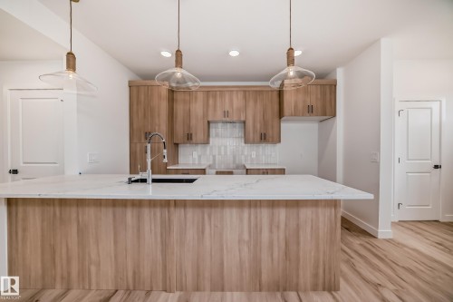 2130 Crossbill Lane, Edmonton, AB - Indoor Photo Showing Kitchen