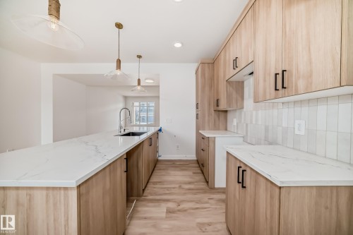 2130 Crossbill Lane, Edmonton, AB - Indoor Photo Showing Kitchen