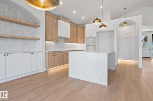 20908 128 Avenue, Edmonton, AB - Indoor Photo Showing Kitchen With Upgraded Kitchen